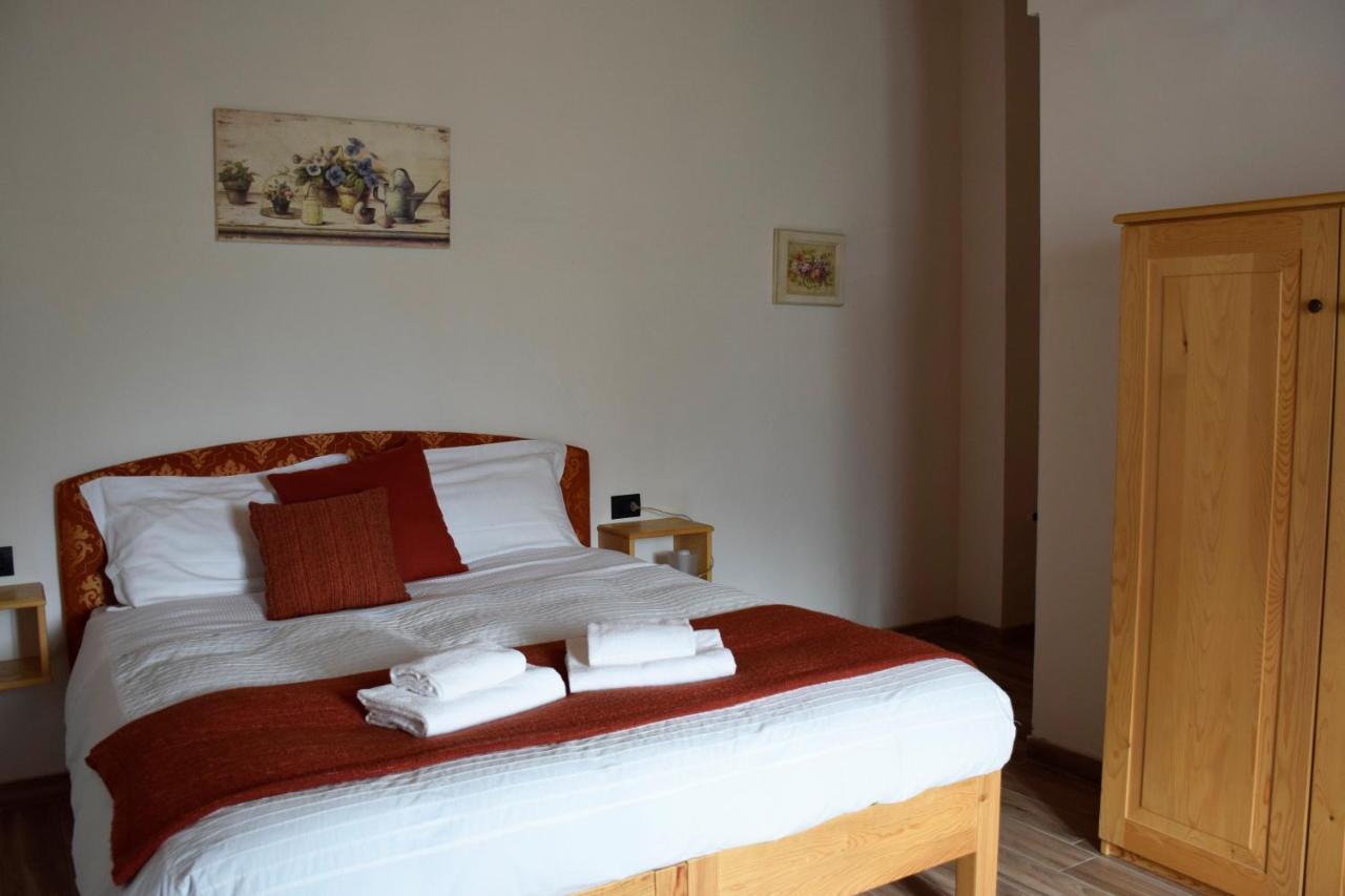 La Tana Del Tasso Rooms&Breakfast Camerata Cornello 外观 照片