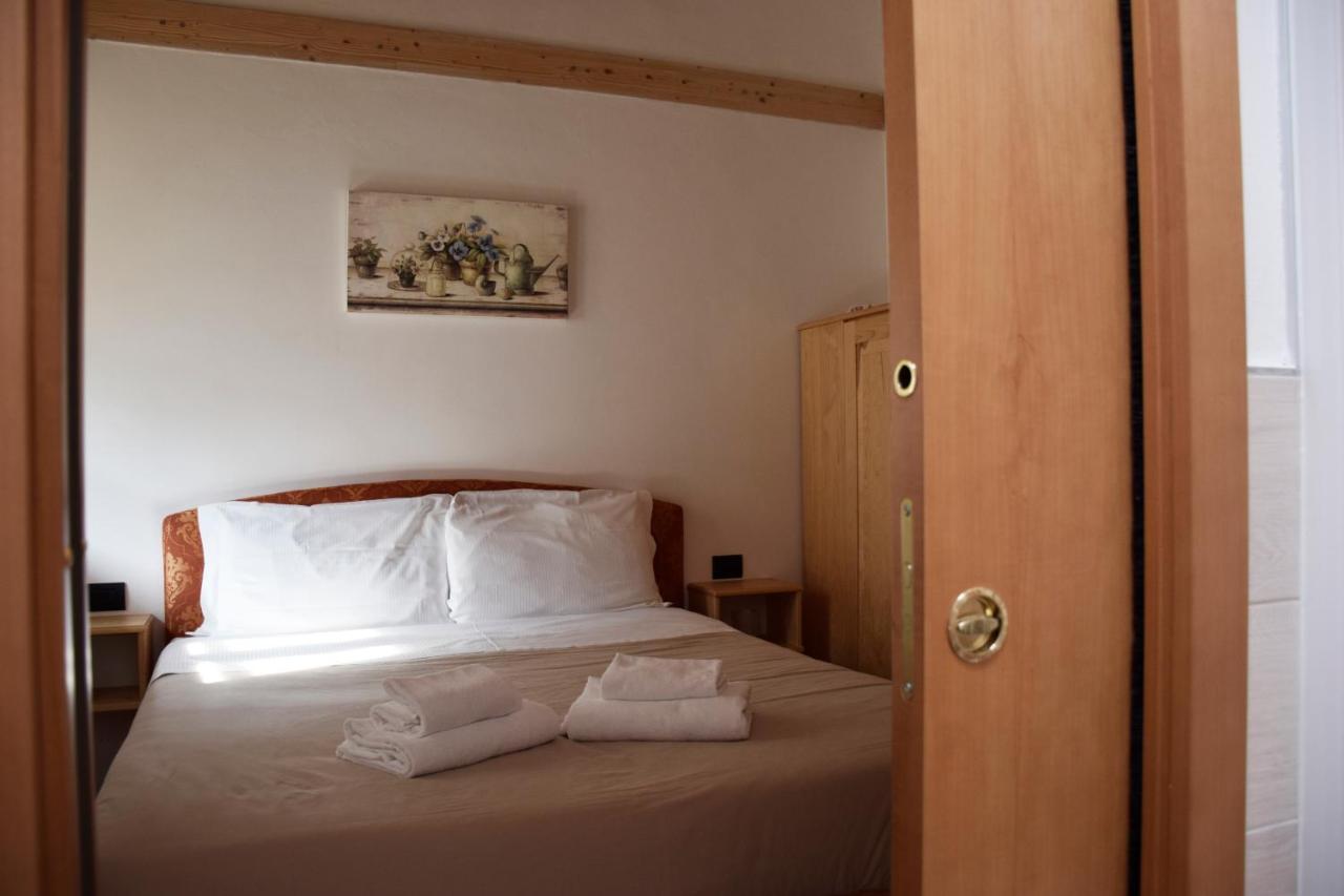 La Tana Del Tasso Rooms&Breakfast Camerata Cornello 外观 照片
